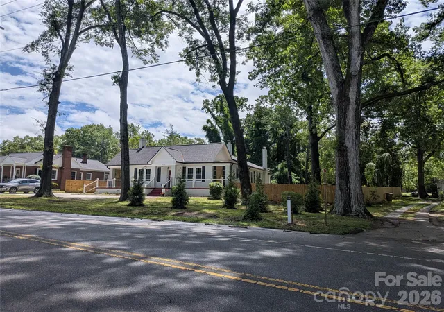 Photo 2 of Single family home for sale at 933 W Warren St, Shelby, NC 28150 | MLS# 4377688 | Listing updated on 2026-09-20