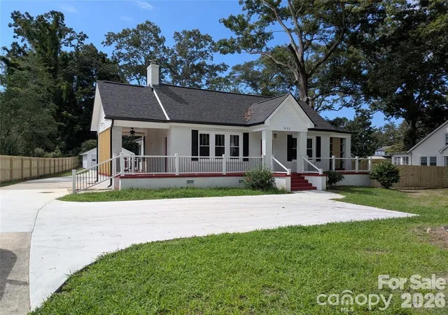 Photo 3 of Single family home for sale at 933 W Warren St, Shelby, NC 28150 | MLS# 4377688 | Listing updated on 2026-09-20