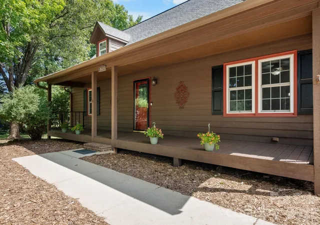 Photo 2 of Sale Pending at 2025 34th Avenue Dr Ne, Hickory, NC 28601 | MLS# 4377722 | Listing updated on 2026-10-01