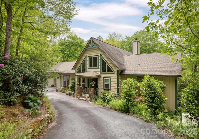 Photo 3 of Single family home for sale at 149 Hiwassee Rd, Lake Toxaway, NC 28747 | MLS# 4377735 | Listing updated on 2026-08-26