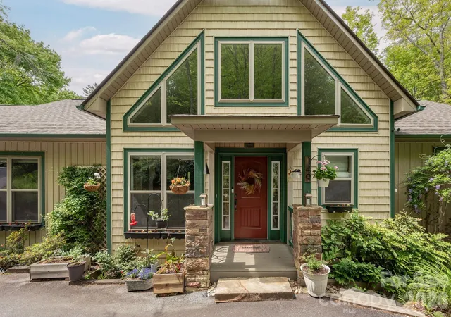Photo 4 of Single family home for sale at 149 Hiwassee Rd, Lake Toxaway, NC 28747 | MLS# 4377735 | Listing updated on 2026-08-26