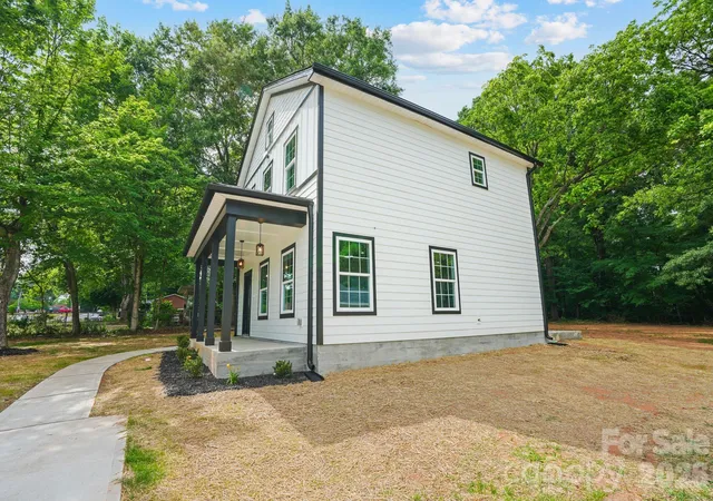 Photo 3 of Single family home for sale at 319 Grice St, Shelby, NC 28150 | MLS# 4377750 | Listing updated on 2026-05-08