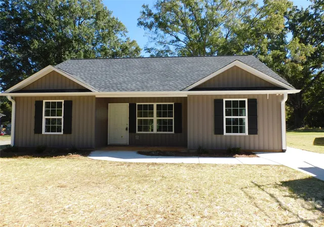Photo 1 of Single family home for sale at 222 Mcclain St, York, SC 29745 | MLS# 4377772 | Listing updated on 2026-10-20