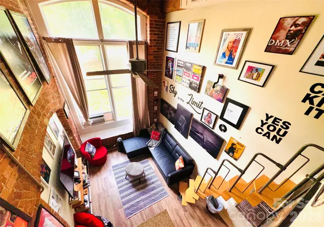 2nd image of 201 S Hoskins Rd, Charlotte, NC 28208