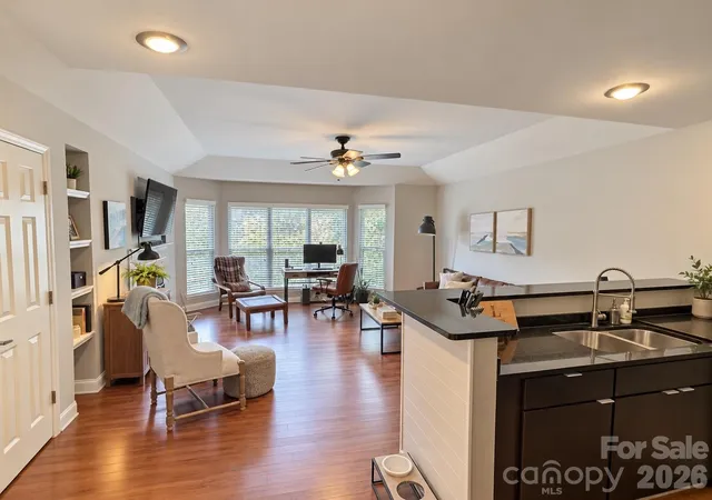 Photo 2 of Condo for sale at 513 N Graham St, Charlotte, NC 28202 | MLS# 4377800 | Listing updated on 2026-10-06