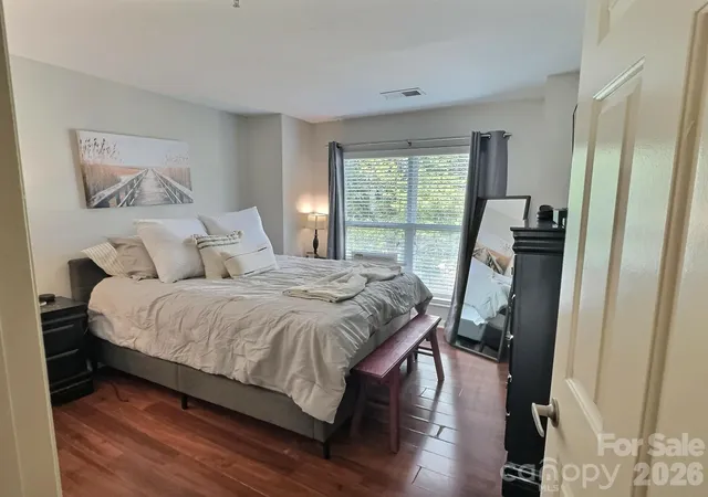2nd image of 513 N Graham St, Charlotte, NC 28202