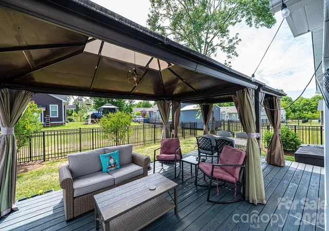 Photo 2 of Single family home for sale at 1092 33rd Ave Loop Ne, Hickory, NC 28601 | MLS# 4377843 | Listing updated on 2026-10-05