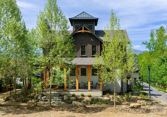 Photo 1 of Single family home for sale at 25 Rantis Ln, Black Mountain, NC 28711 | MLS# 4377849 | Listing updated on 2026-09-04