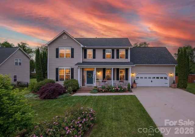 Photo 1 of Single family home for sale at 288 Walnut Crst Rd, Fletcher, NC 28732 | MLS# 4377890 | Listing updated on 2026-09-29