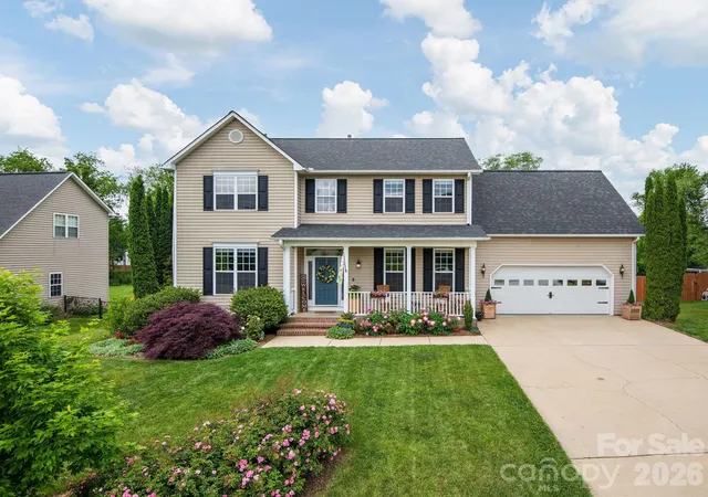 Photo 3 of Single family home for sale at 288 Walnut Crst Rd, Fletcher, NC 28732 | MLS# 4377890 | Listing updated on 2026-09-29