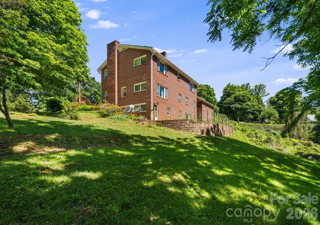Photo 3 of Single family home for sale at 284 Chestnut St, Mars Hill, NC 28754 | MLS# 4378070 | Listing updated on 2026-10-09