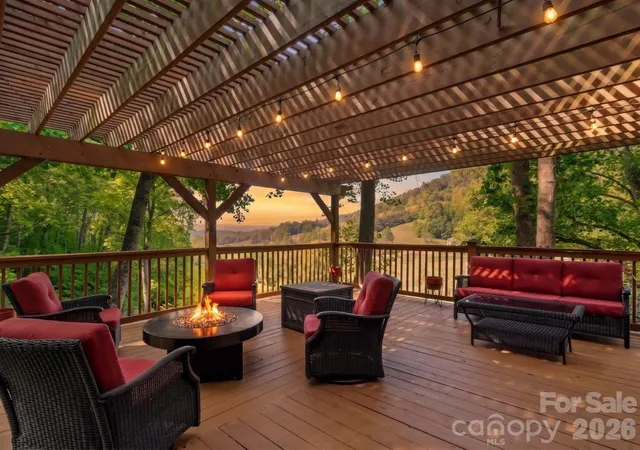 Photo 1 of Single family home for sale at 52 Mountain Park Dr, Mars Hill, NC 28754 | MLS# 4378084 | Listing updated on 2026-09-03