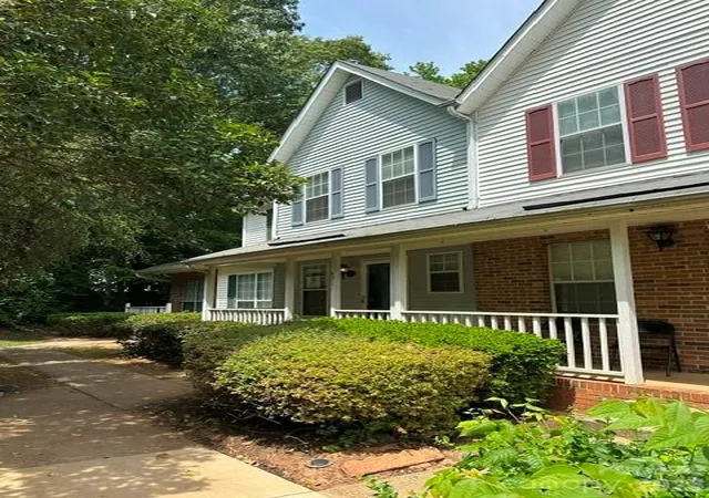 Listing Photo 2 - Condo for sale in building located at 6311 Windsor Gate Ln, Charlotte, NC 28215