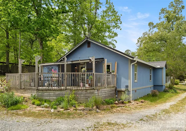Homes for sale in Hendersonville, NC | 28 Cathys Cove Rd, Hendersonville, NC 28792 | MLS# 4378110