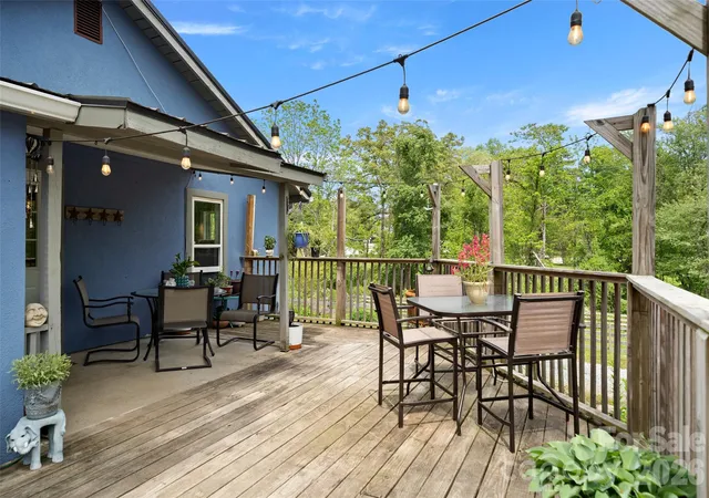 Homes for sale in Hendersonville, NC | 28 Cathys Cove Rd, Hendersonville, NC 28792 | MLS# 4378110