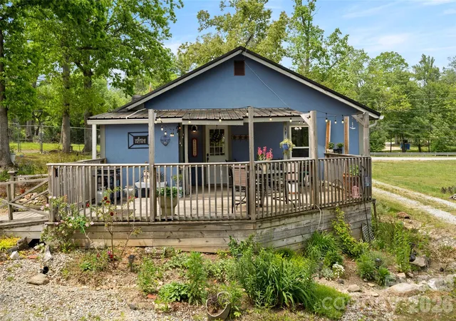 Homes for sale in Hendersonville, NC | 28 Cathys Cove Rd, Hendersonville, NC 28792 | MLS# 4378110