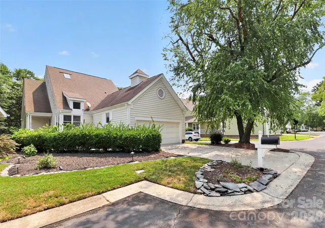 Photo 2 of Sale Pending at 10316 Johns Towne Dr, Charlotte, NC 28210 | MLS# 4378149 | Listing updated on 2026-09-03