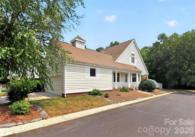 Photo 3 of Sale Pending at 10316 Johns Towne Dr, Charlotte, NC 28210 | MLS# 4378149 | Listing updated on 2026-09-03
