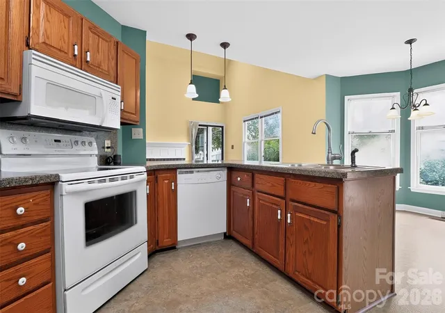 Photo 4 of Sale Pending at 10316 Johns Towne Dr, Charlotte, NC 28210 | MLS# 4378149 | Listing updated on 2026-09-03