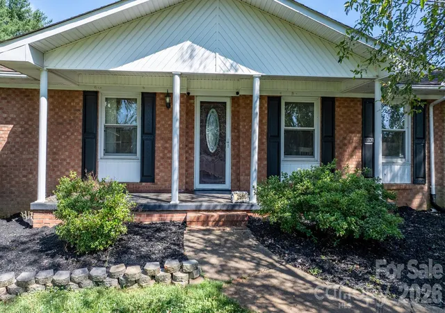 Photo 2 of Sale Pending at 2596 Sweetbriar Cir, Lenoir, NC 28645 | MLS# 4378176 | Listing updated on 2026-08-31