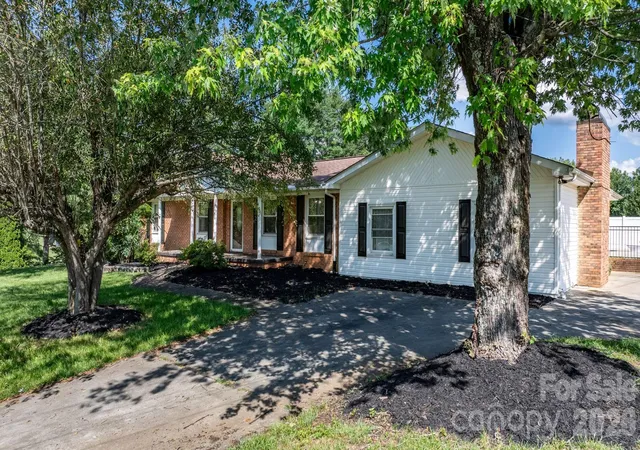 3rd image of 2596 Sweetbriar Cir, Lenoir, NC 28645 | MLS# 4378176