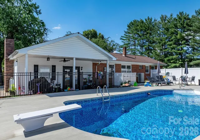 5th image of 2596 Sweetbriar Cir, Lenoir, NC 28645 | MLS# 4378176