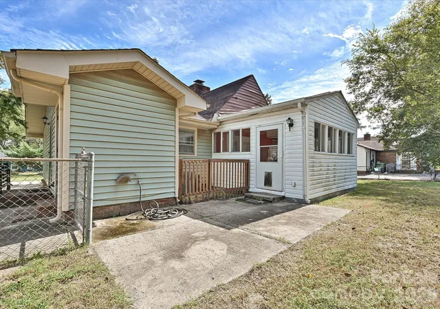 Photo 1 of Single family home for sale at 7422 Bradgate Rd, Charlotte, NC 28217 | MLS# 4378178 | Listing updated on 2026-10-26