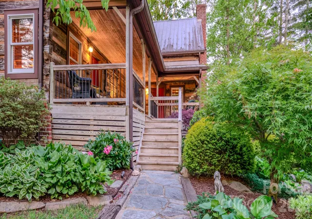 Photo 2 of Single family home for sale at 75 Old Gap Crk Rd, Fairview, NC 28730 | MLS# 4378192 | Listing updated on 2026-09-17