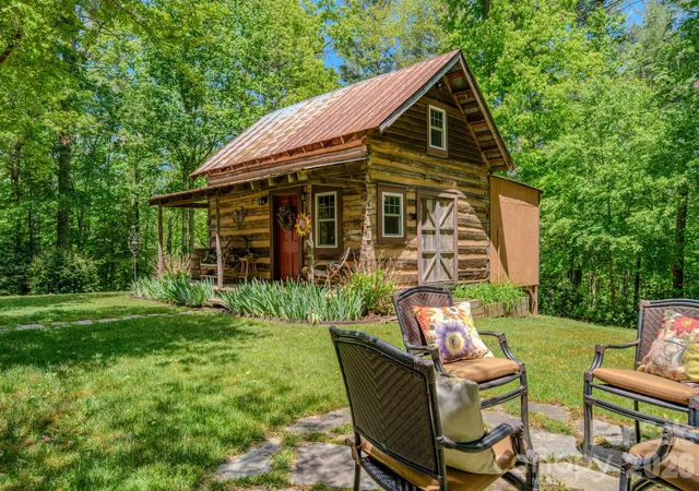 Photo 4 of Single family home for sale at 75 Old Gap Crk Rd, Fairview, NC 28730 | MLS# 4378192 | Listing updated on 2026-09-17