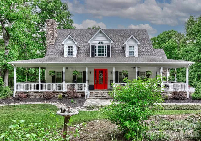 Photo 1 of Single family home for sale at 9470 Hutchinson Ln, Charlotte, NC 28216 | MLS# 4378198 | Listing updated on 2026-09-28