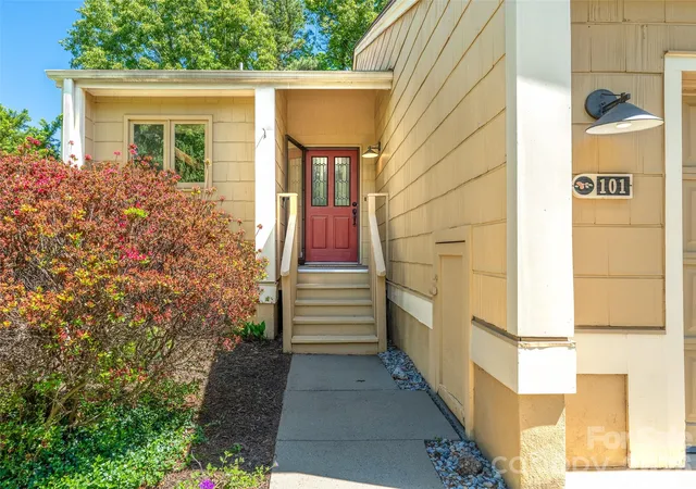 Homes for sale in Asheville, NC | 101 Beaver Ridge Rd, Asheville, NC 28804 | MLS# 4378226