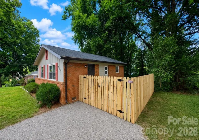 1st image of 5045 Curtiswood Dr, Charlotte, NC 28213 | MLS# 4378276