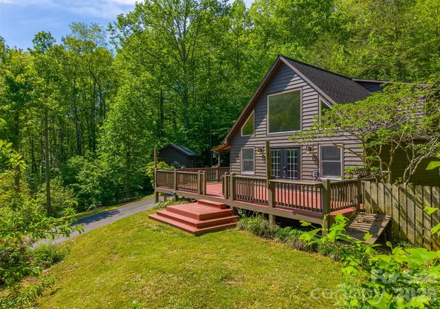 Photo 3 of Single family home for sale at 110 Wyoming Dr, Sylva, NC 28779 | MLS# 4378361 | Listing updated on 2026-09-27