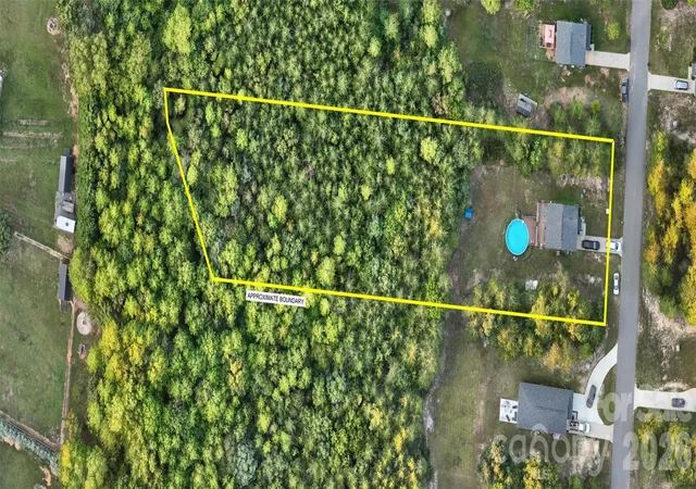 Photo 2 of Single family home for sale at 2220 Pinnacle View Dr, Kings Mountain, NC 28086 | MLS# 4378422 | Listing updated on 2026-10-02