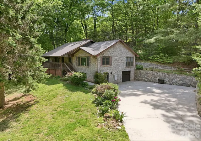 Photo 2 of Single family home for sale at 1 Mountain Heritage Pl, Candler, NC 28715 | MLS# 4378436 | Listing updated on 2026-10-04
