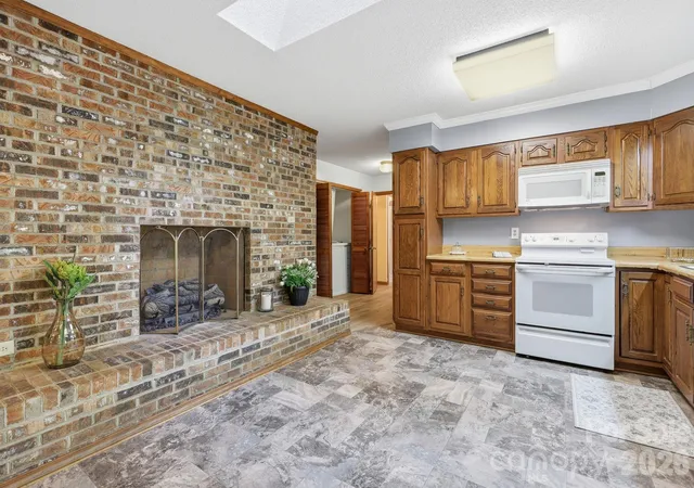 Photo 4 of Single family home for sale at 1 Mountain Heritage Pl, Candler, NC 28715 | MLS# 4378436 | Listing updated on 2026-10-04