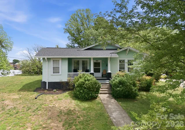 Photo 3 of Single family home for sale at 77 Pulliam St, Marion, NC 28752 | MLS# 4378506 | Listing updated on 2026-06-10