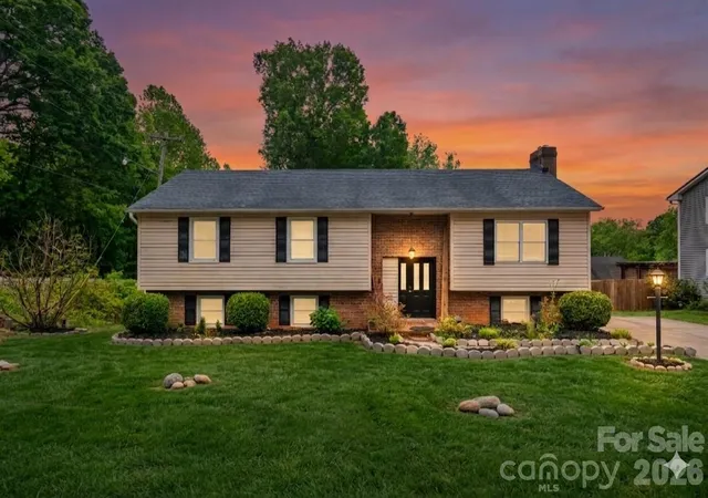 Homes for sale in Statesville, NC | 501 Old Farm Rd, Statesville, NC 28625 | MLS# 4378540