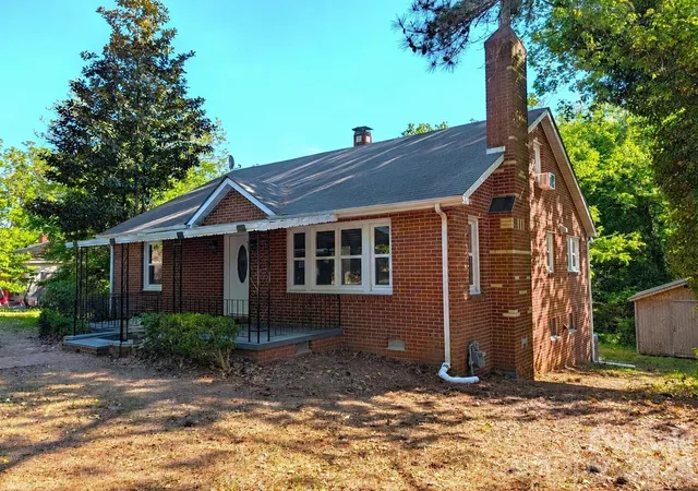 Photo 1 of Single family home for sale at 205 Sunrise Ave, Mount Gilead, NC 27306 | MLS# 4378550 | Listing updated on 2026-09-01