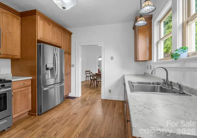 Photo 2 of Single family home for sale at 1534 Kensington Rd, Hendersonville, NC 28791 | MLS# 4378641 | Listing updated on 2026-09-29