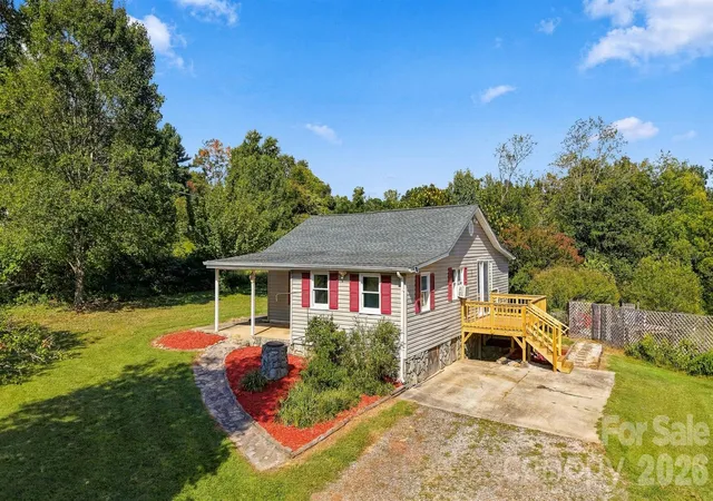 Photo 2 of Single family home for sale at 3860 Pickle Williams Ln, Granite Falls, NC 28630 | MLS# 4378654 | Listing updated on 2026-09-13