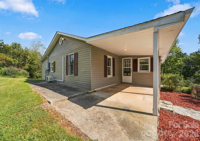 Photo 3 of Single family home for sale at 3860 Pickle Williams Ln, Granite Falls, NC 28630 | MLS# 4378654 | Listing updated on 2026-09-13