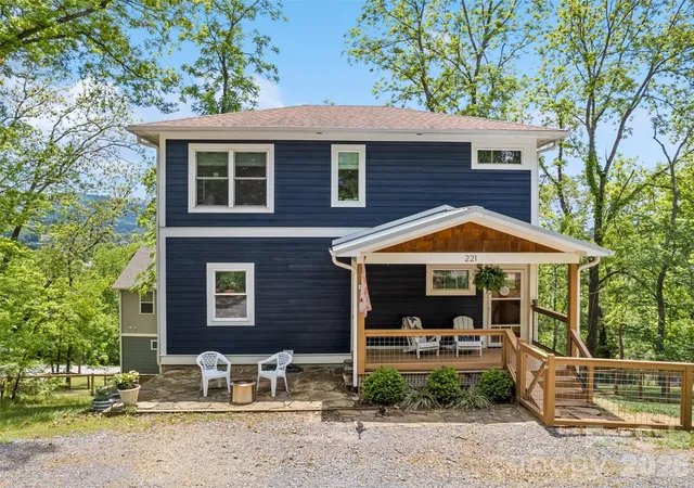 Photo 1 of Sale Pending at 221 Northside St, Canton, NC 28716 | MLS# 4378671 | Listing updated on 2026-09-16
