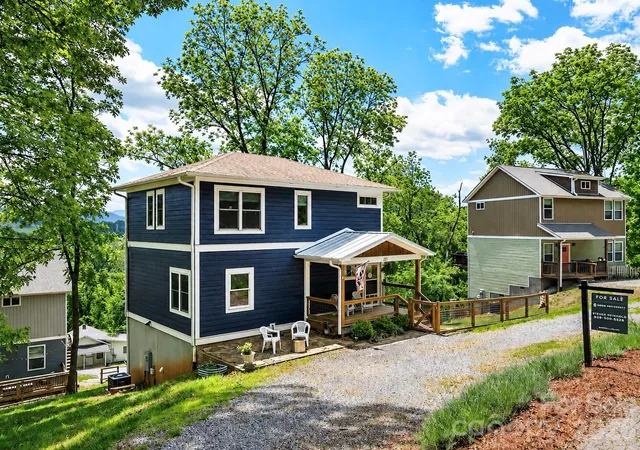 Photo 2 of Sale Pending at 221 Northside St, Canton, NC 28716 | MLS# 4378671 | Listing updated on 2026-09-16