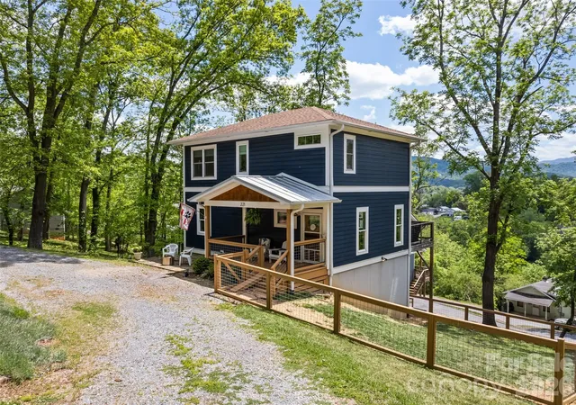 Photo 3 of Sale Pending at 221 Northside St, Canton, NC 28716 | MLS# 4378671 | Listing updated on 2026-09-16