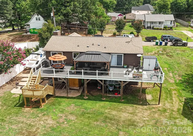 Photo 2 of Single family home for sale at 21416 Verano Pl, Cornelius, NC 28031 | MLS# 4378755 | Listing updated on 2026-08-19