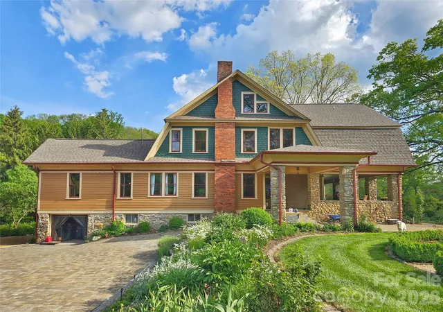 Photo 3 of Single family home for sale at 129 Woolsey Hts, Waynesville, NC 28786 | MLS# 4378782 | Listing updated on 2026-06-29