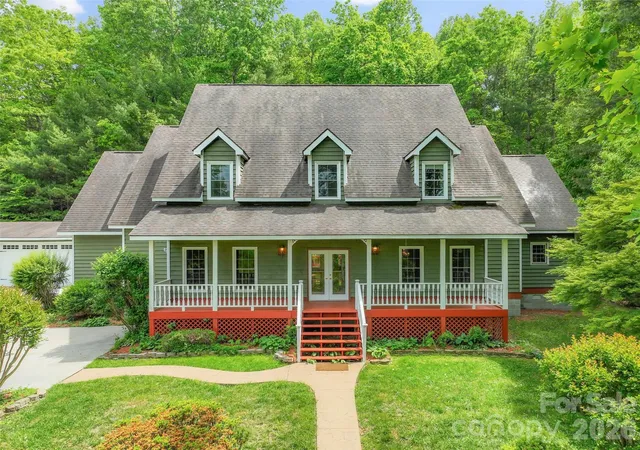 Photo 2 of Single family home for sale at 287 Shady Crk Ln, Hendersonville, NC 28739 | MLS# 4378785 | Listing updated on 2026-09-26