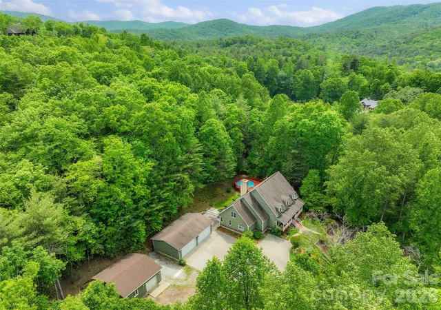 Photo 3 of Single family home for sale at 287 Shady Crk Ln, Hendersonville, NC 28739 | MLS# 4378785 | Listing updated on 2026-09-26