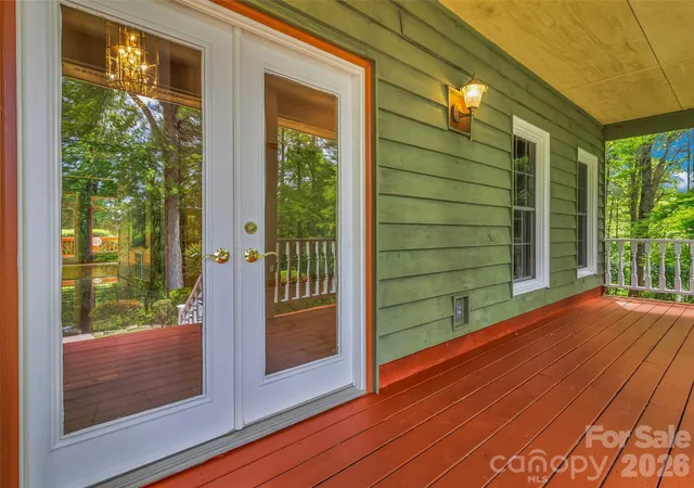 Photo 4 of Single family home for sale at 287 Shady Crk Ln, Hendersonville, NC 28739 | MLS# 4378785 | Listing updated on 2026-09-26